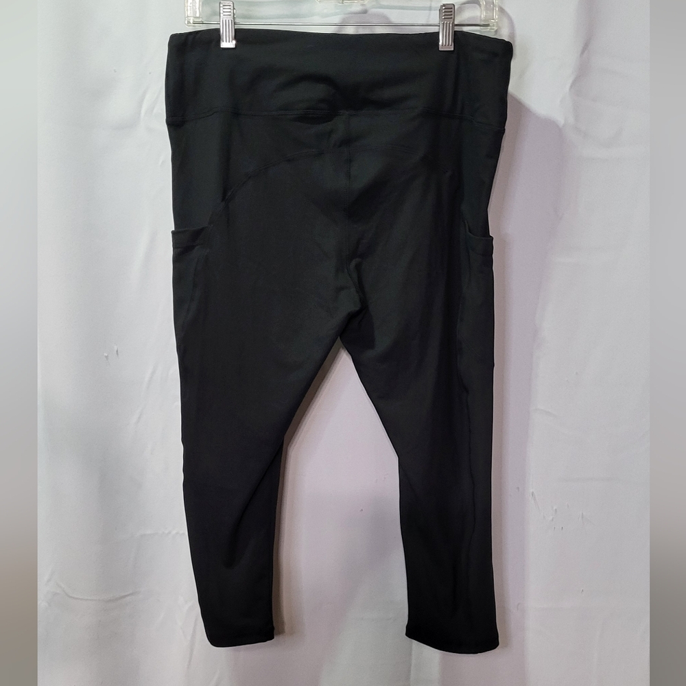 Women's NWOT Black High Waisted Capri Leggings Size 2XL with Pockets - Picture 6 of 7